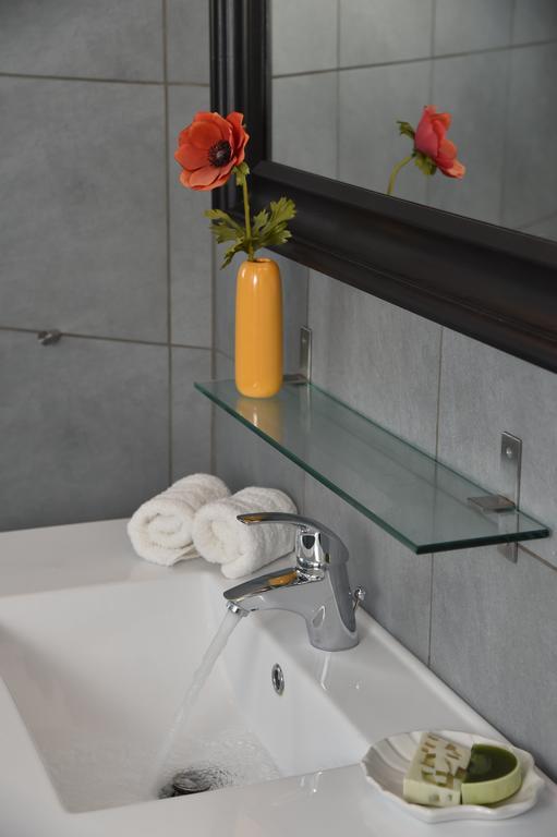 Aspro Piso Livadi