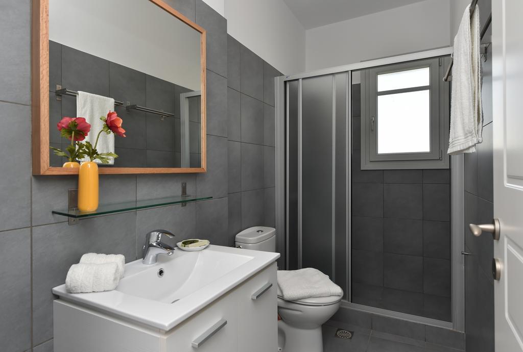 Aspro Piso Livadi