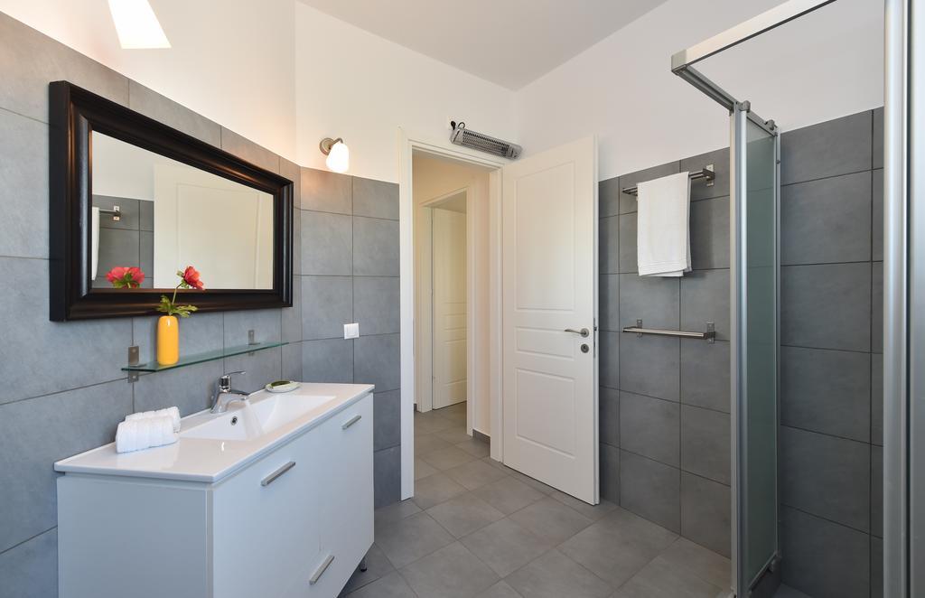 Aspro Villas Piso Livadi